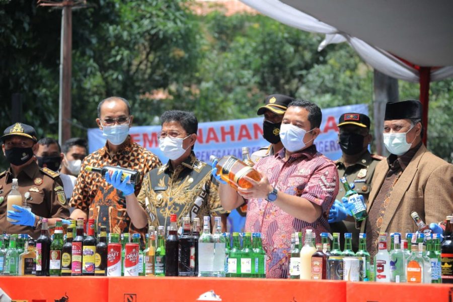 Pemkot Tangerang Musnahkan 3.140 Botol Miras Berbagai Merk