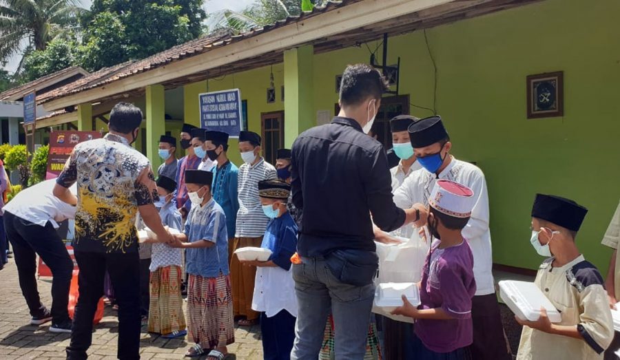 Tim Warung Jumat Polda Banten Gelar Baksos di Yayasan Yatim Piatu