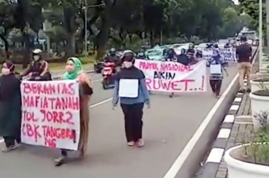 Warga Gusuran Tol JORR II Lakukan Longmarch ke Istana Negara untuk Bertemu Presiden Jokowi