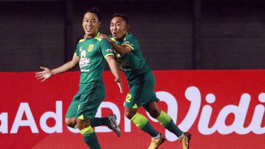 Dengan 10 Pemain, Persebaya Tumbangkan  Persik dengan Skor 2-1