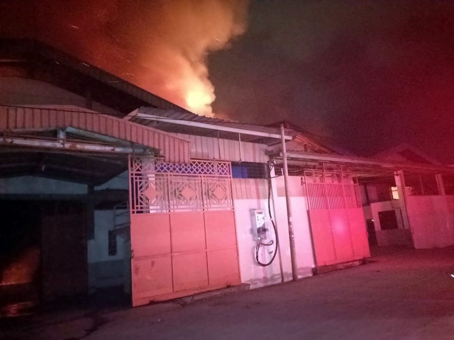 Empat Gudang Garmen di Kawasan Pergudangan Dadap Ludes Terbakar