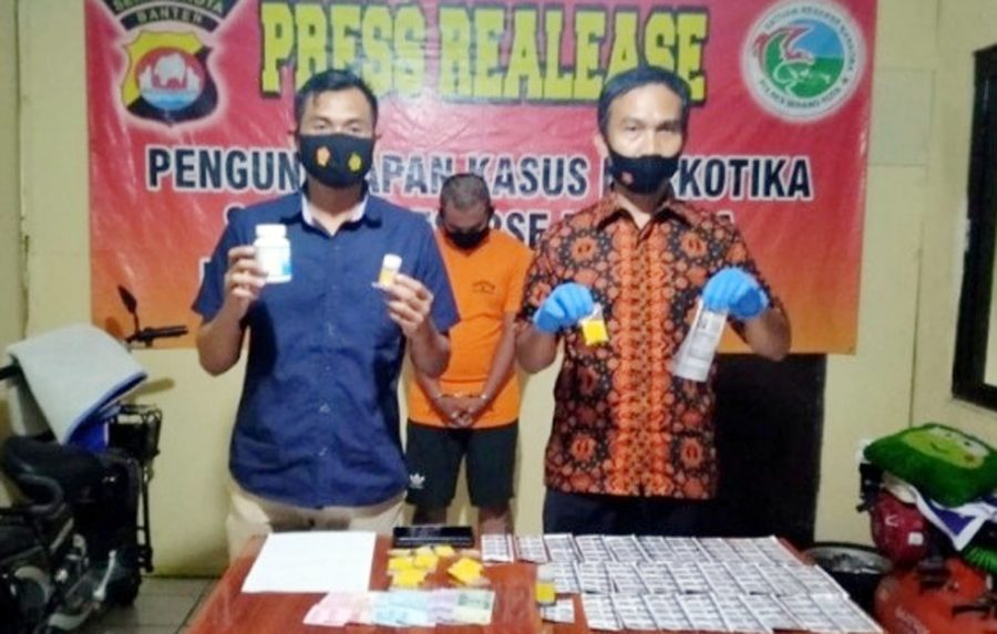 Polisi Tangkap Seorang Penjual Obat Keras di Perumahan Bumi Serang Baru