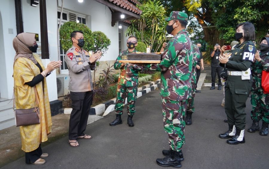 Danrem 064 Maulana Yusuf Berkunjung ke Rumah Dinas Kapolda Banten