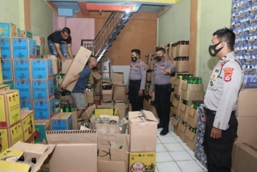 Polresta Tangerang Sita Ribuan Botol Miras Berbagai Merk di Pasar Kota Bumi