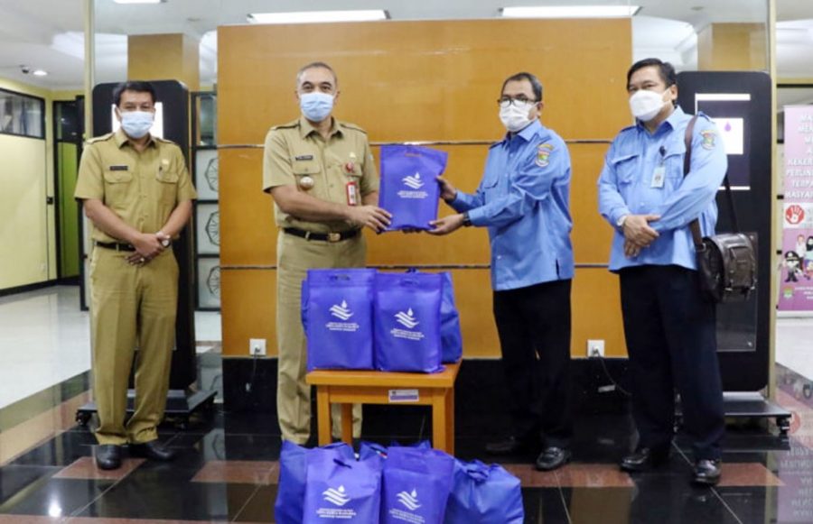 Pemkab Tangerang Terima 2000 Paket Sembako dan 6 Perahu Karet dari Perundam TKR