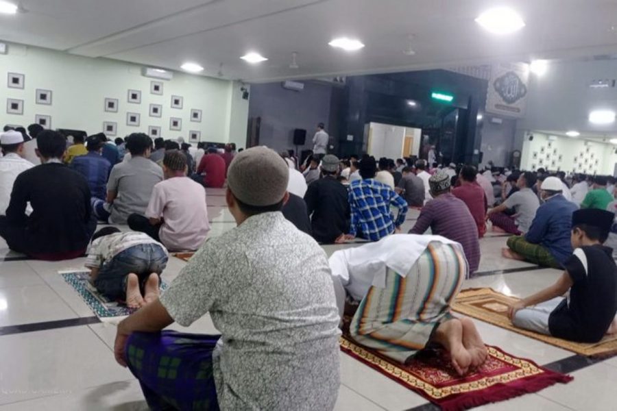 Shalat Tarawih di Masjid Al A'raf Rangkasbitung Terapkan Prokes