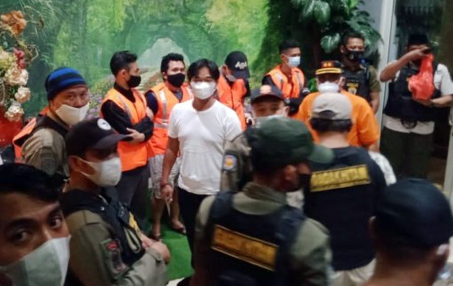 Satpol PP Tangsel Amankan 5 Pasangan Mesum Dari Kamar Hotel