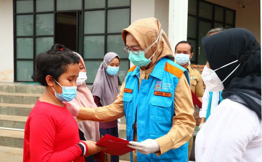 Walikota Tangsel Lepas 65 Pasien Sembuh Covid-19 yang Sembuh dari RLC Ciater