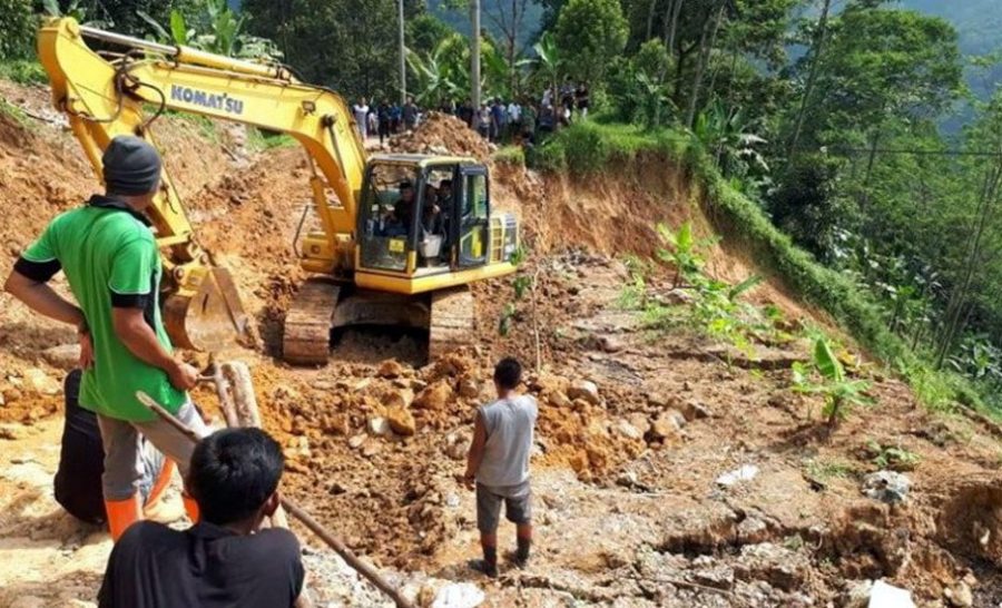 Longsor Putus Ruas Jalan Penghubung Banten-Sukabumi di Lebak