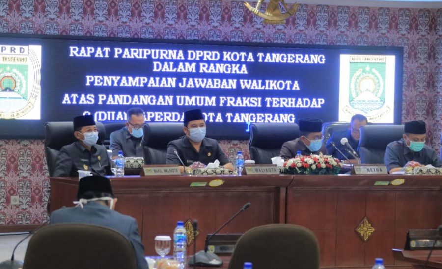 Hadir Dalam Paripurna, Wali Kota Tangerang Sampaikan Jawaban atas Dua Raperda