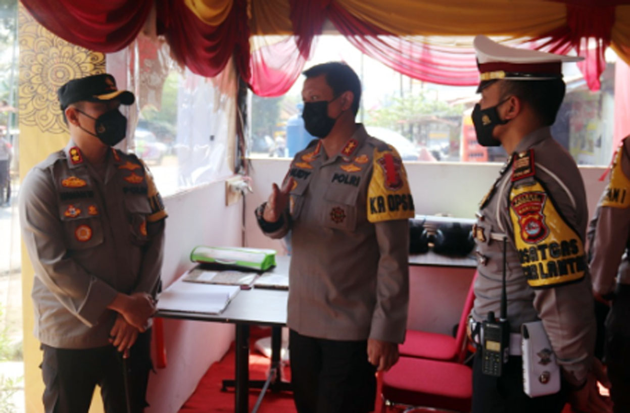 Kapolda Banten Tinjau Pos Penyekatan Gayam di Pandeglang