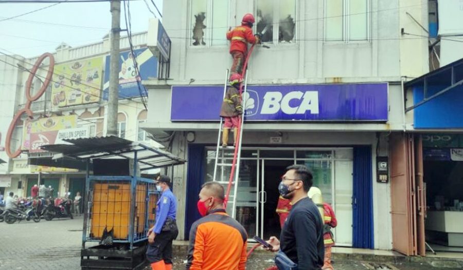 Kantor Bank BCA di Cipondoh Terbakar, Diduga Akibat Korsleting Listrik