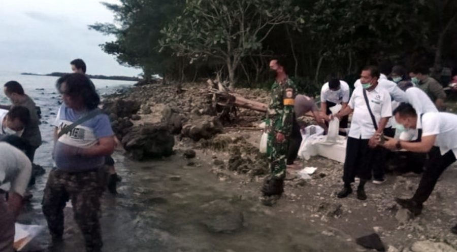 Lanal Banten Bersama BKIPM Lepas Liarkan Barang Bukti Selundupan Benur