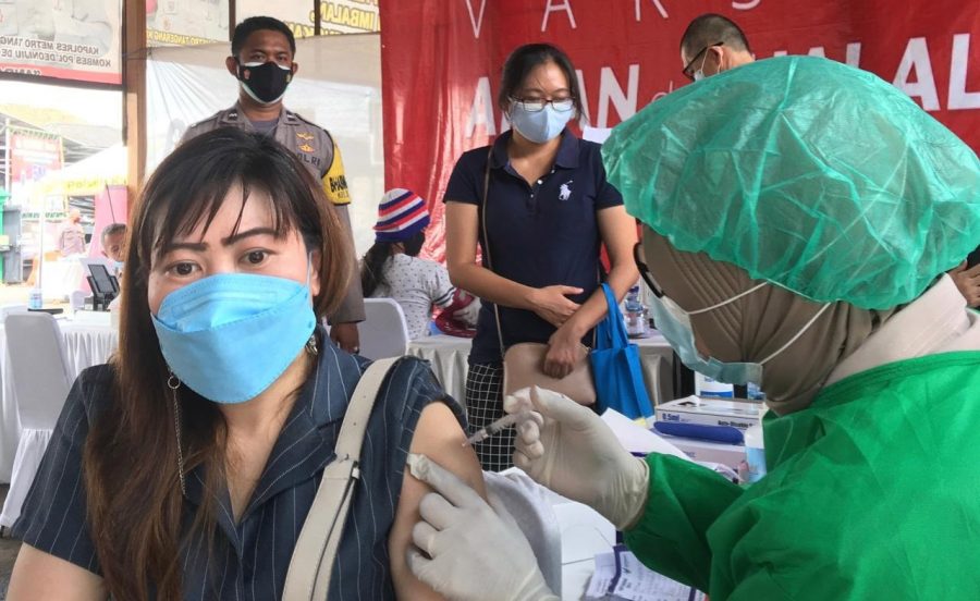 Jelang HUT Bhayangkara 75, Polsek Karawaci Gelar Vaksinasi Massal untuk 150 Orang