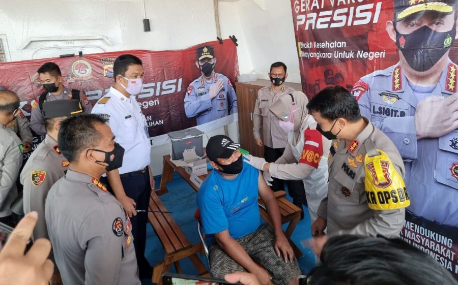 Kapolda Banten Tinjau Gerai Vaksinasi Presisi di atas Kapal Ferry