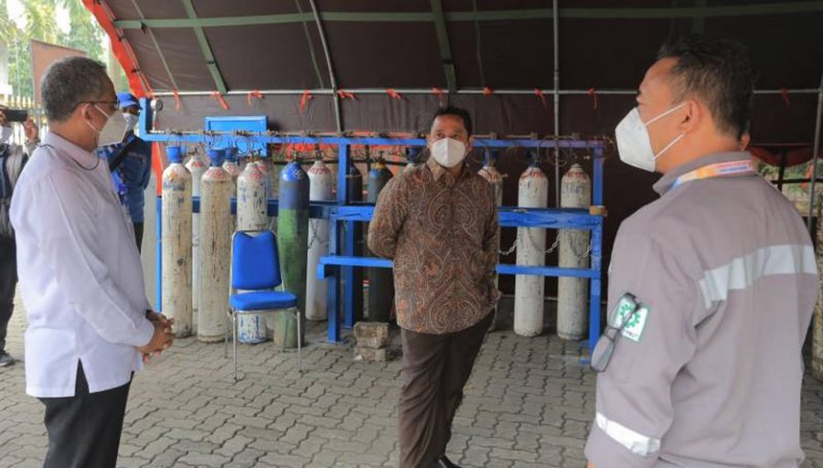 Walikota Arief Tinjau Posko Pengisian Oksigen Gratis untuk Masyarakat