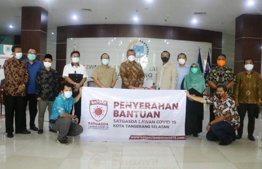 DPRD Kota Tangsel Berikan 1.000 Kantong Jenazah Kepada Satgas Covid-19