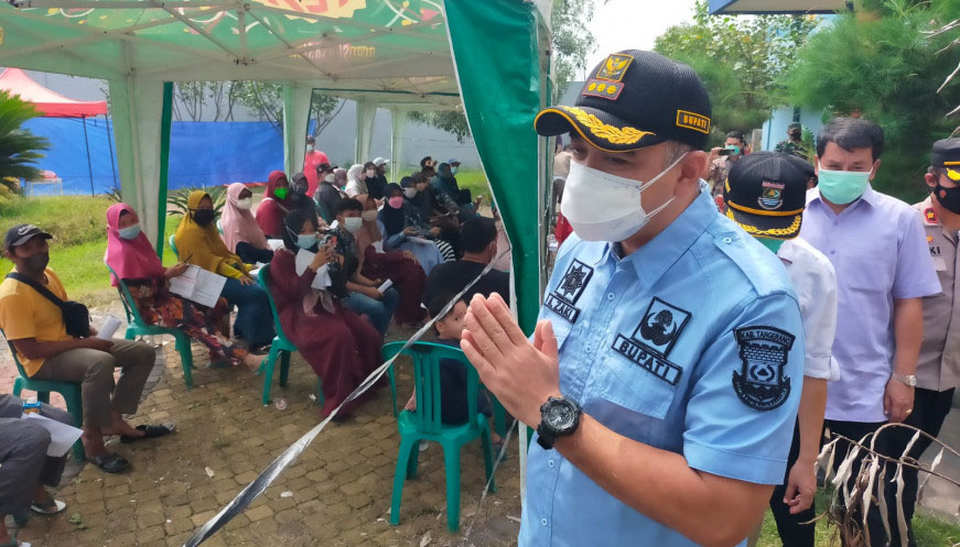 Bupati Zaki Monitoring Pelaksanaan Vaksinasi di Waterboom Batavia Splash