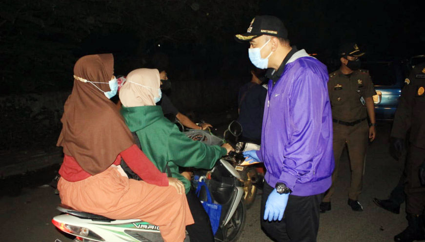 Bupati Zaki dan Unsur Forkopimda Monitoring PPKM Level 4 di Kecamatan Pasarkemis