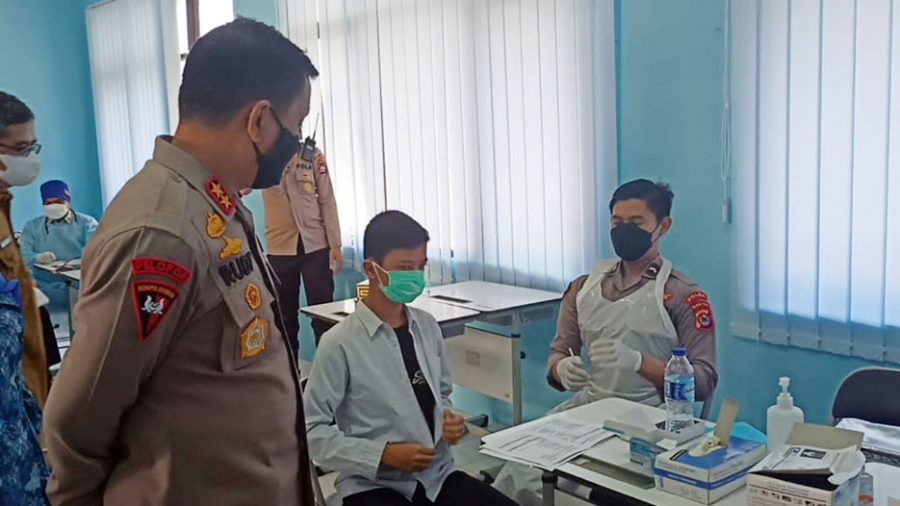 Vaksinasi 'Go To School' Kembali Digelar Polda Banten di SMAN 2 Kota Serang