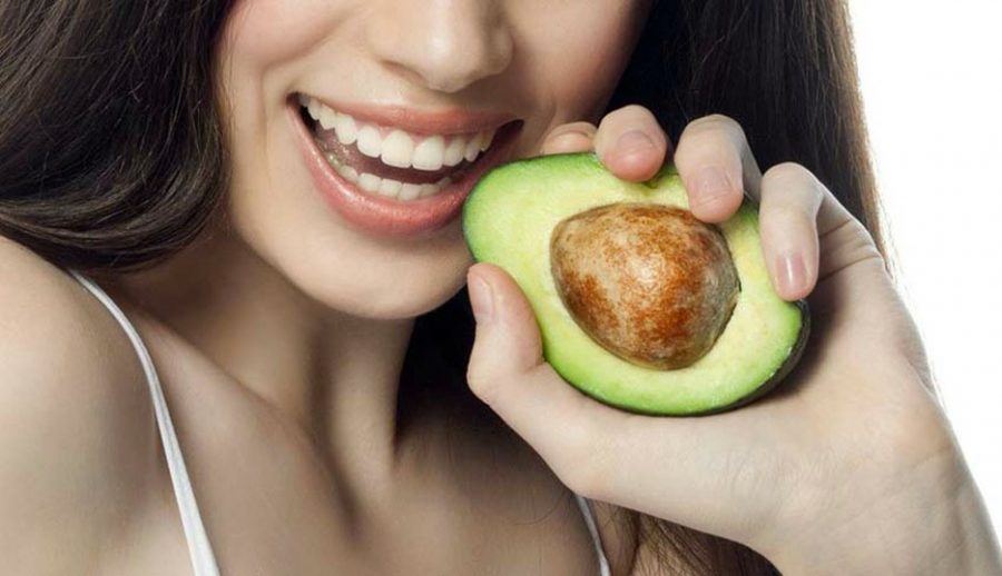 Rutin Konsumsi Buah Alpukat untuk Menutrisi Kulit dari Dalam