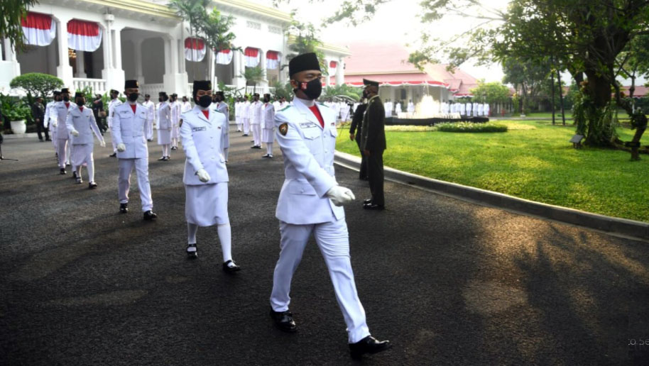 Tim Indonesia Tangguh Kibarkan Sang Merah Putih di Istana Merdeka