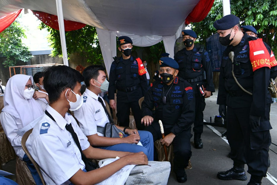 Sambut Program Pemerintah, Korps Brimob Polri Beri Vaksinasi 38.000 Pelajar