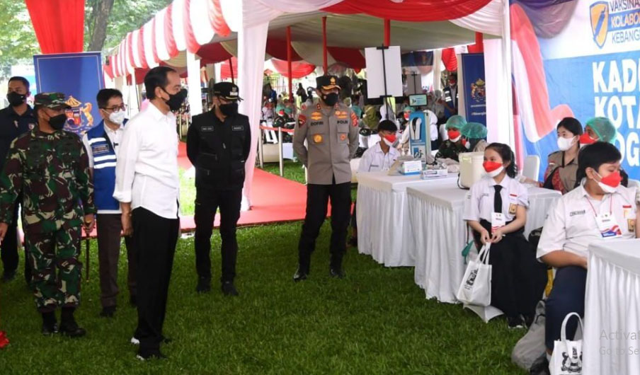 Presiden Tinjau Kegiatan Vaksinasi Kolaborasi Kebangsaan bagi Para Pelajar