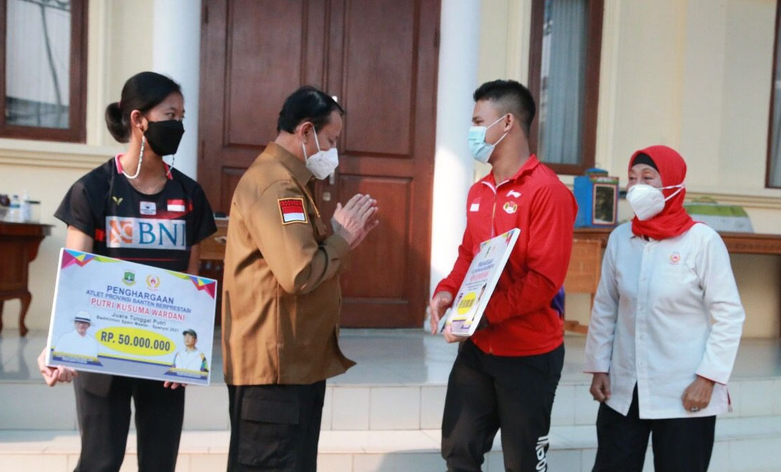 Gubernur WH Apresiasi Prestasi Atlet Banten Rizki Juniansyah dan Putri Kusuma Wardan