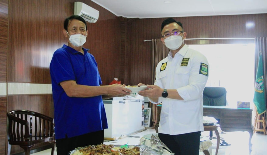 WH Ulang Tahun, Andika Datangi Kediamannya Ucapkan Selamat