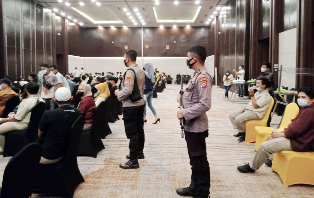 Polda Banten Lakukan Pengamanan Gebyar Vaksinasi di Hotel Swiss Bellinn