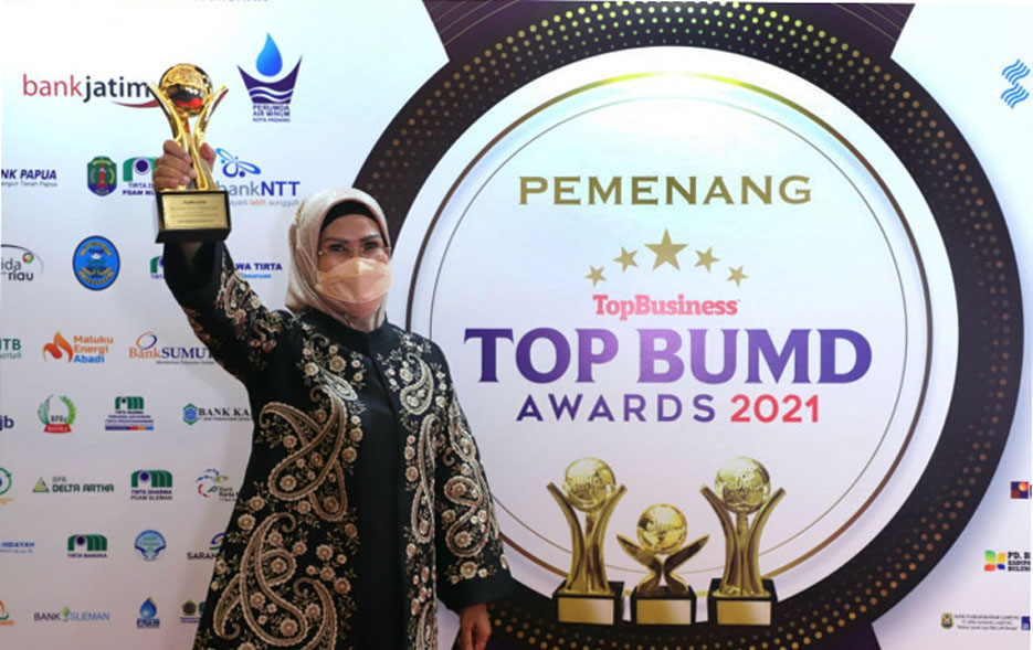 Bupati Serang dan BPR Raih Penghargaan Top BUMD Award 2021