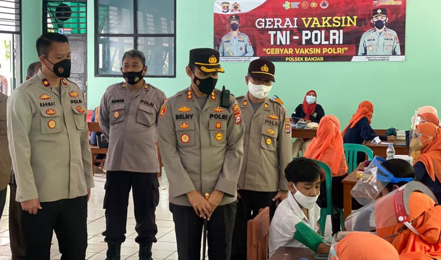Kapolres Pandeglang Tinjau Gerai Vaksinasi TNI-POLRI