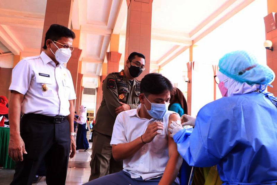 Ribuan Pelajar Ikuti Vaksinasi Massal Dosis 1 di Gedung Puspem Kota Tangerang