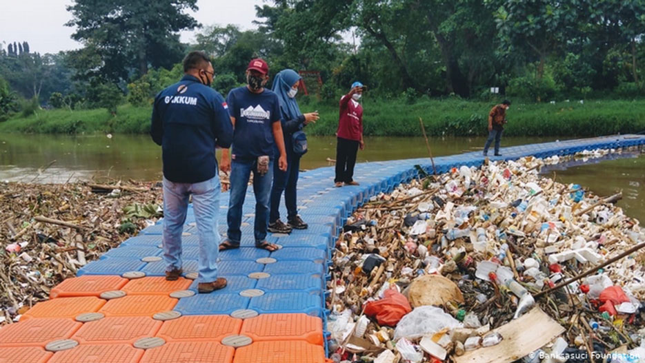 World Cleanup Day, Banksasuci Angkut Sampah Hingga 1 Ton dari Sungai Cisadane
