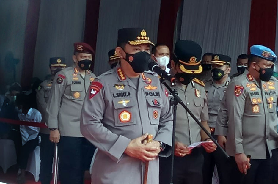 Kapolri Tinjau Giat Vaksinasi OLeh Alumni Akpol Angkatan 97 di Polres Bandara Soetta