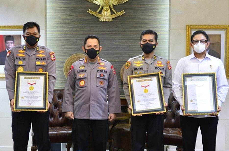Kapolri Raih 3 Penghargaan Rekor MURI