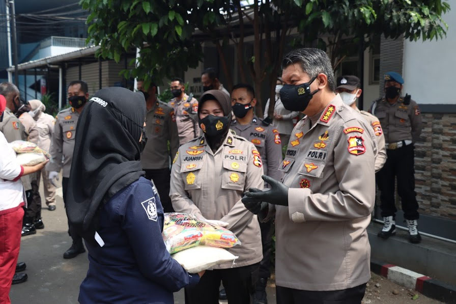Lemdiklat Polri Beri Bantuan Sosial Kepada Nakes yang Terdampak Covid-19
