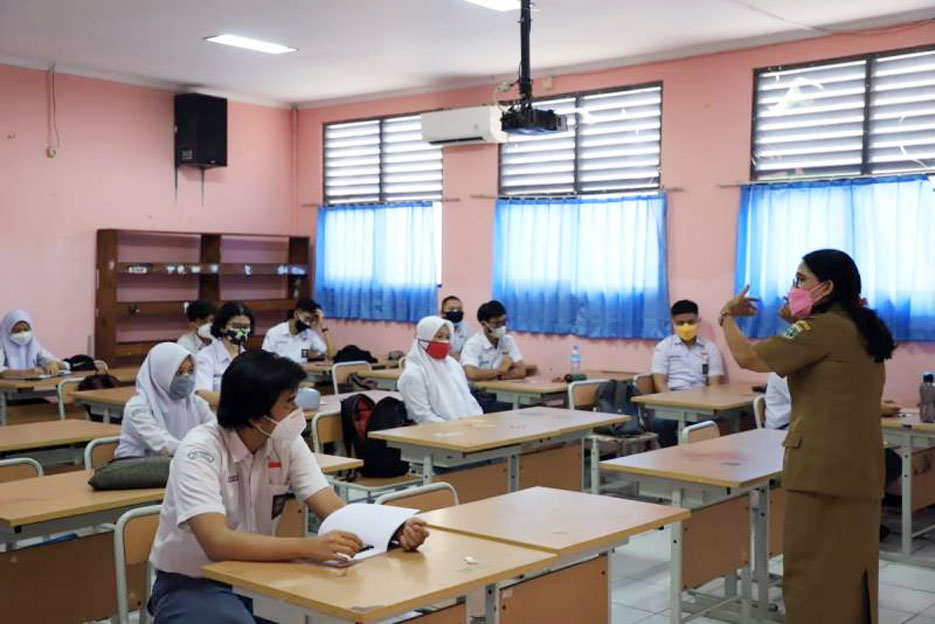 Hari Pertama Uji Coba Sekolah Tatap Muka Tingkat SMA di Kota Tangerang