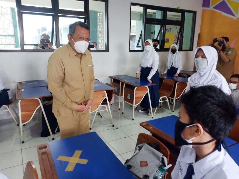 Walikota Tangsel Tinjau Pembelajaran Tatap Muka Hari Pertama Tingkat SMP