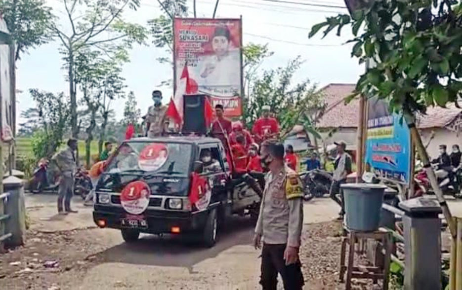 Bhabinkamtibmas Monitoring Kampanye Pilkades 2021 di Desa Sukasari Pandeglang