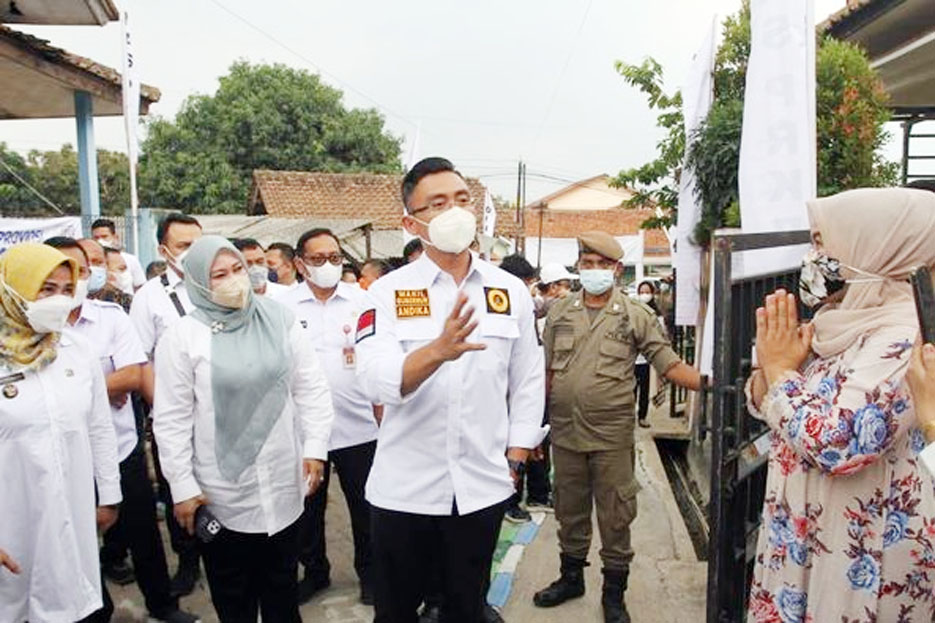 Pemprov Banten Berikan Bantuan Listrik 4 Ribu Rumah di Pandeglang