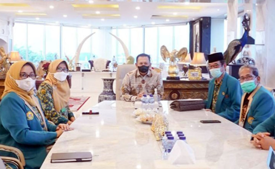 Bambang Soesatyo Minta Pemerintah Tingkatkan Kesejahteraan Guru Madrasah