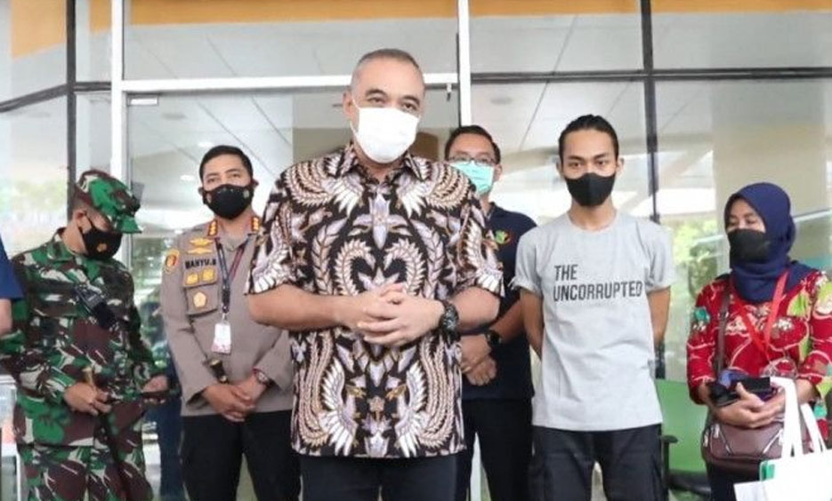 Bupati Zaki Jemput Mahasiswa Korban ‘SmackDown’ Polisi Dari RS Ciputra Hospital