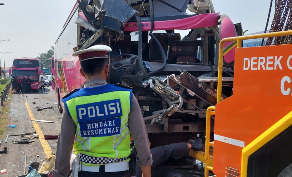 4 Bus Pariwisata Alami Tabrakan Beruntun Di Km 69 Tol Merak