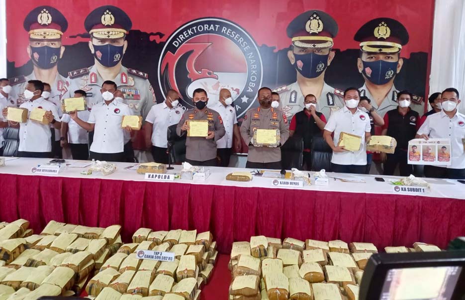 Polda Metro Jaya Sita 1,37 Ton Ganja dari Jaringan Sindikat Jakarta-Medan-Aceh