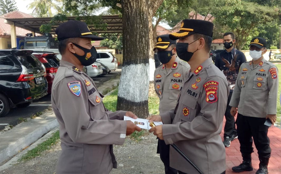 Kapolres Serang Kota Berikan Apresiasi Kepada Anggota Menjelang Pensiun