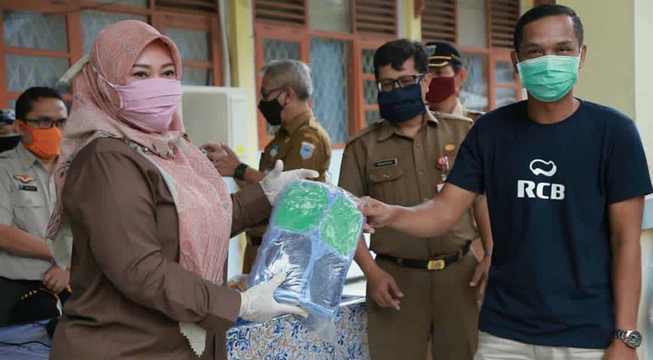 Bupati Pandeglang Salurkan Bantuan Ekonomi Bagi Masyarakat