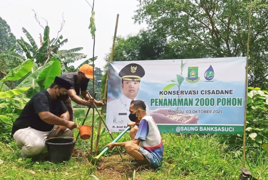 Banksasuci Kembali Tanam 2.000 Pohon di Bantaran Sungai Cisadane