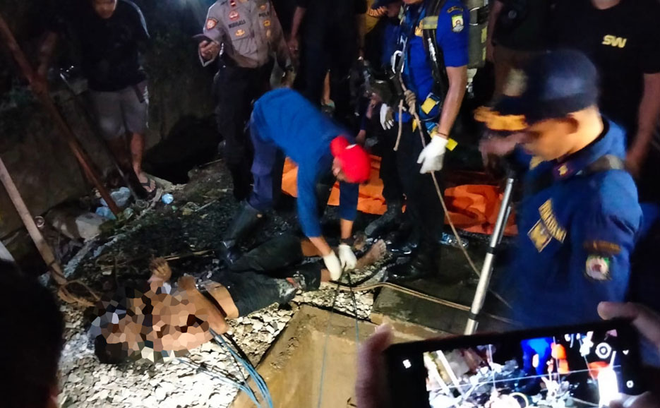 5 Orang Pekerja Ditemukan Tewas Dalam Lubang Jaringan Pipa Telkom di Taman Royal Cipondoh